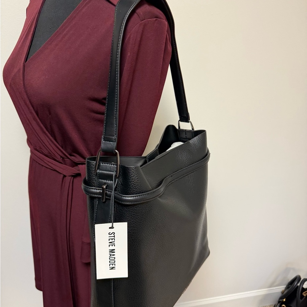 Steve Madden Sleek Black Shoulder Bag - Picture 4 of 7